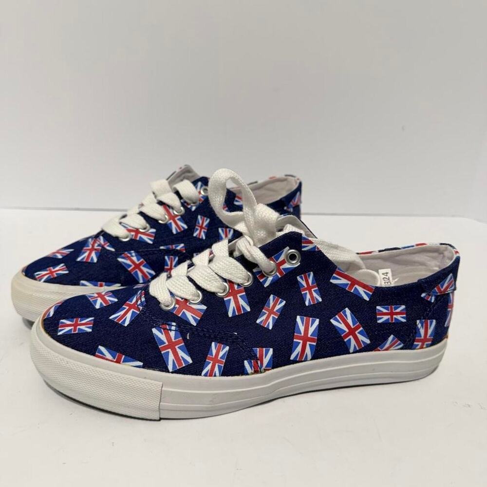 Twiggy Union Jack Sneakers Size 9.5 Blue with Union Jack flag pattern